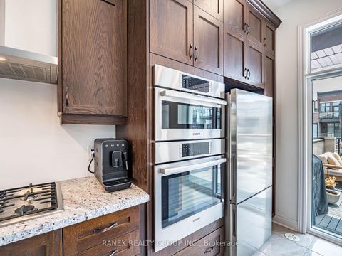 Photo 31 at 24 Heriot Place N, Patterson, Vaughan