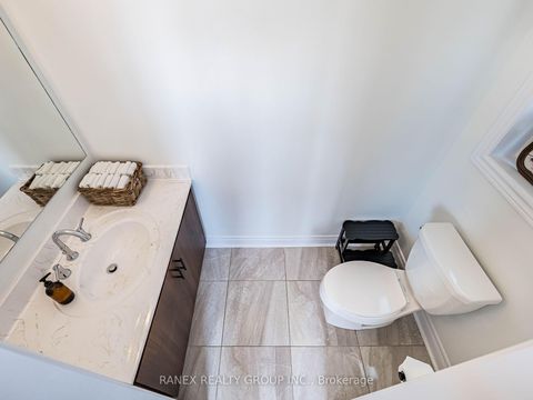 Photo 34 at 24 Heriot Place N, Patterson, Vaughan