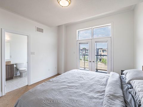 Photo 40 at 24 Heriot Place N, Patterson, Vaughan