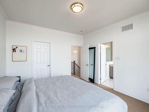 Photo 41 at 24 Heriot Place N, Patterson, Vaughan