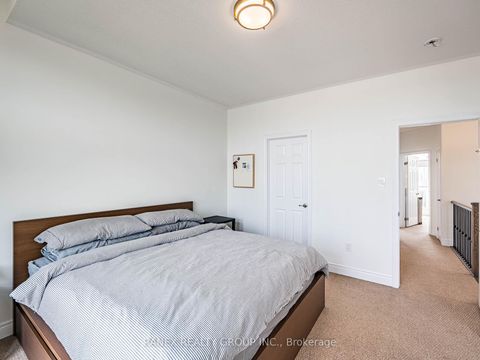 Photo 42 at 24 Heriot Place N, Patterson, Vaughan
