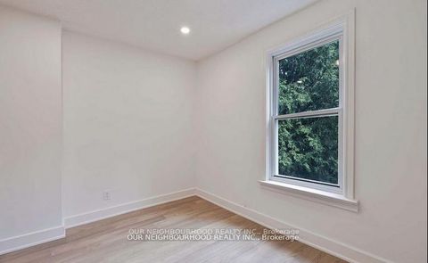 Photo 17 at 243 Lippincott Street, University, Toronto