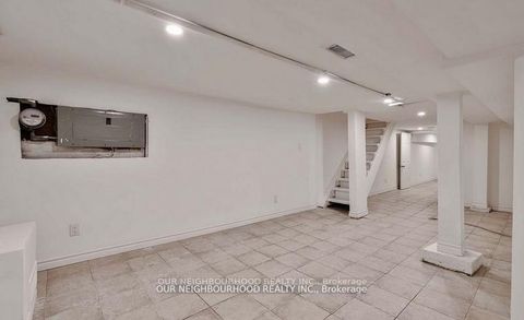 Photo 20 at 243 Lippincott Street, University, Toronto
