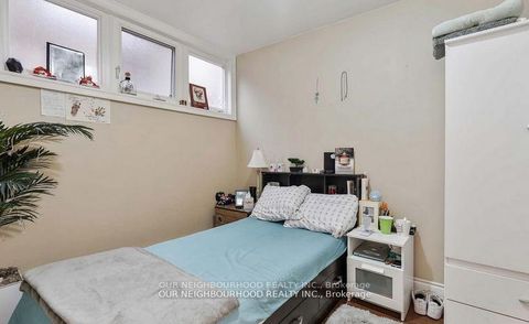 Photo 34 at 243 Lippincott Street, University, Toronto