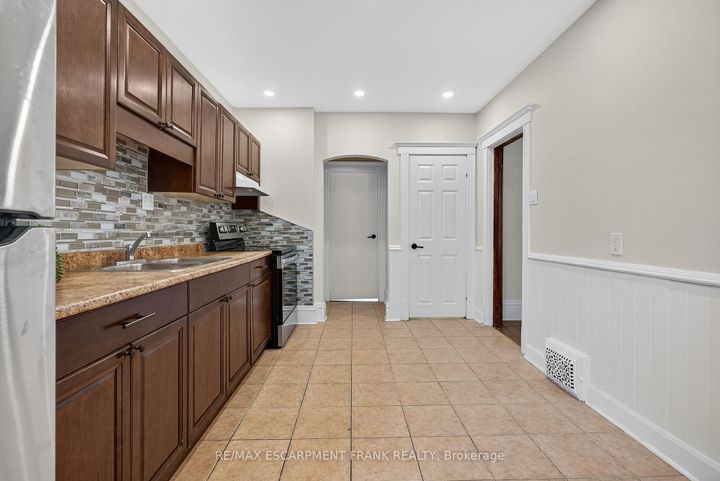 Photo 10 at 84 RAY Street S, Kirkendall, Hamilton