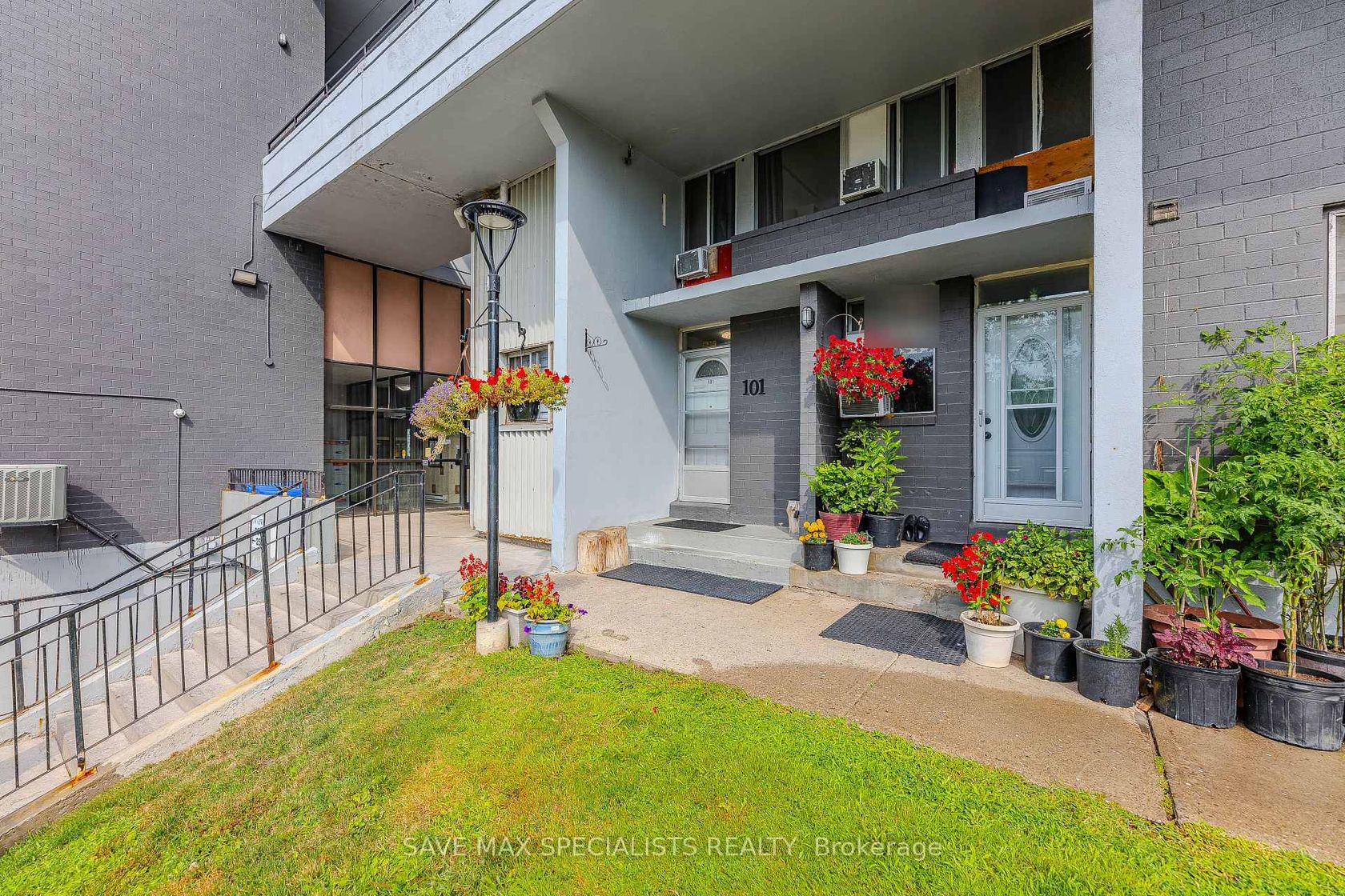 101 - 35 Sunny Glen Way, Flemingdon Park, Toronto 