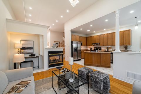 Photo 9 at 211 Kayla Crescent, Maple, Vaughan
