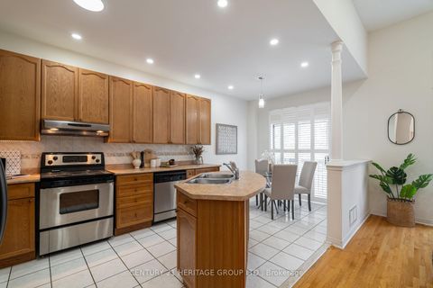 Photo 10 at 211 Kayla Crescent, Maple, Vaughan