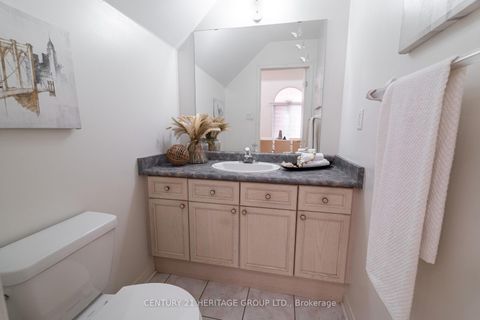 Photo 15 at 211 Kayla Crescent, Maple, Vaughan
