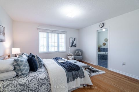 Photo 18 at 211 Kayla Crescent, Maple, Vaughan