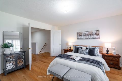 Photo 19 at 211 Kayla Crescent, Maple, Vaughan