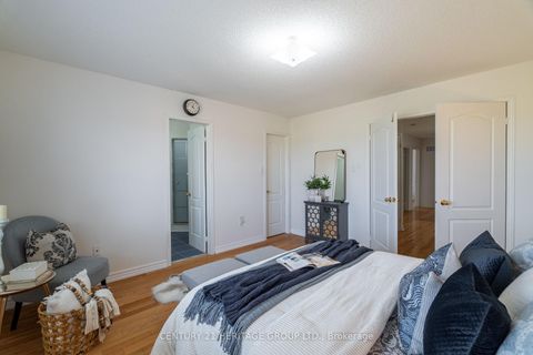 Photo 20 at 211 Kayla Crescent, Maple, Vaughan