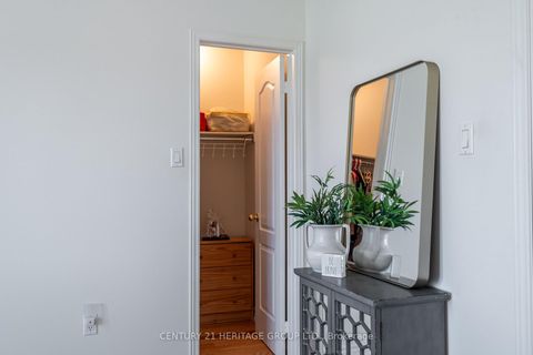 Photo 21 at 211 Kayla Crescent, Maple, Vaughan