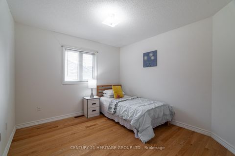 Photo 25 at 211 Kayla Crescent, Maple, Vaughan