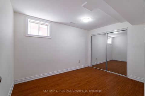 Photo 36 at 211 Kayla Crescent, Maple, Vaughan
