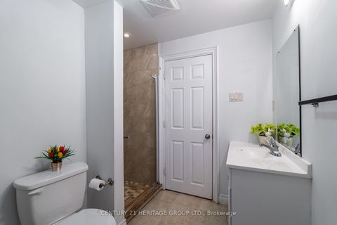 Photo 39 at 211 Kayla Crescent, Maple, Vaughan