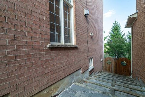 Photo 44 at 211 Kayla Crescent, Maple, Vaughan