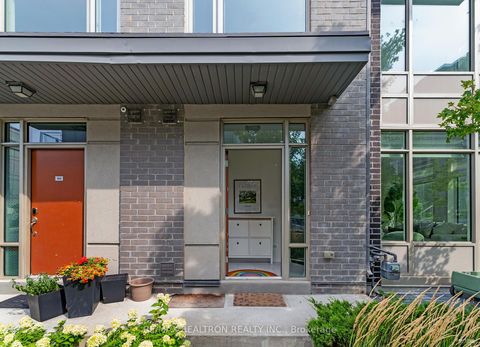 Photo 2 at 67 - 31 Applewood Lane, Etobicoke West Mall, Toronto