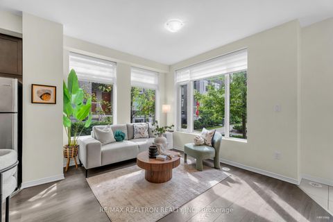 Photo 6 at 67 - 31 Applewood Lane, Etobicoke West Mall, Toronto