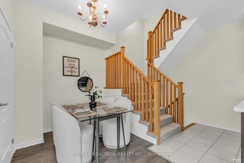 Photo 8 at 67 - 31 Applewood Lane, Etobicoke West Mall, Toronto