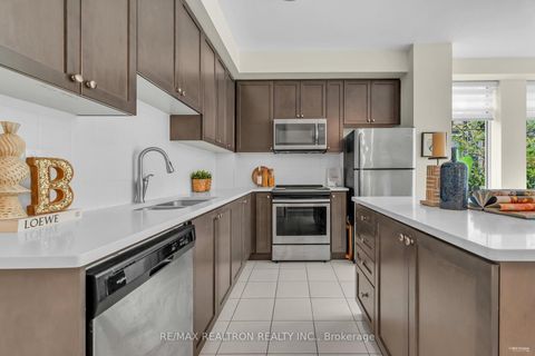 Photo 9 at 67 - 31 Applewood Lane, Etobicoke West Mall, Toronto