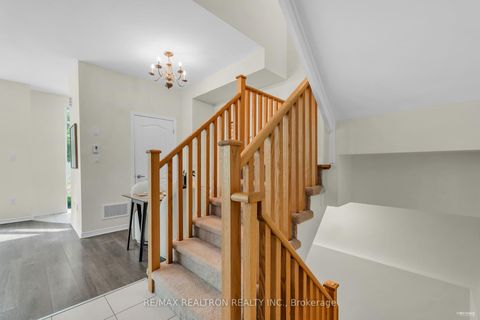 Photo 11 at 67 - 31 Applewood Lane, Etobicoke West Mall, Toronto