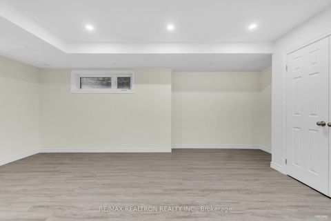 Photo 39 at 67 - 31 Applewood Lane, Etobicoke West Mall, Toronto