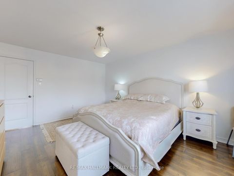 Photo 7 at 18 Yarden Drive, Patterson, Vaughan