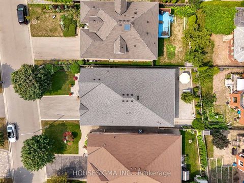 Photo 3 at 38 Pairash Avenue, Mill Pond, Richmond Hill
