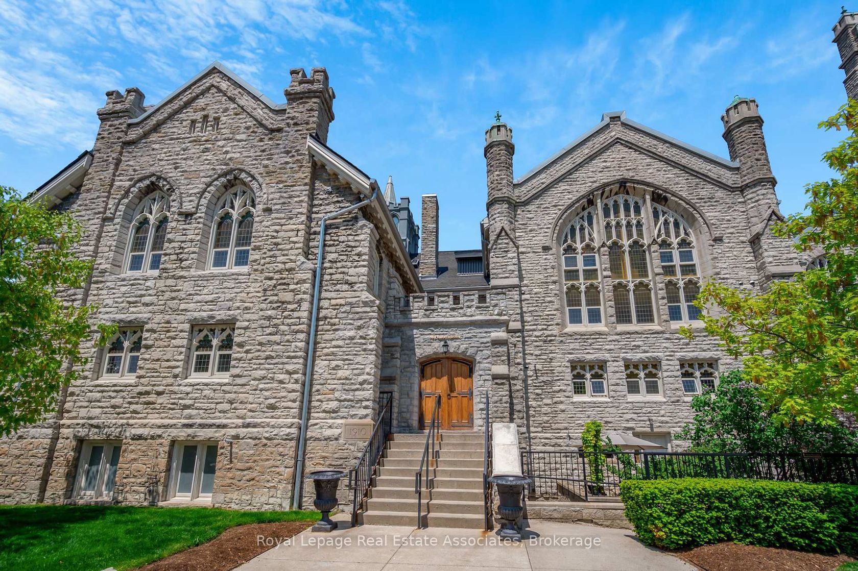102 - 384 Sunnyside Avenue, Swansea, Toronto 