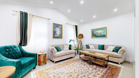 Photo 3 at 160 Carlyle Crescent, Aurora Highlands, Aurora Photo 3 at 160 Carlyle Crescent, Aurora Highlands, Aurora