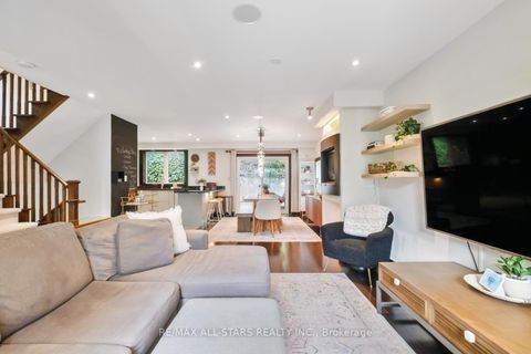 Photo 10 at 12 Glen Davis Crescent, Danforth, Toronto
