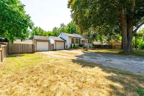 Photo 4 at 14 Germorda Drive, CP College Park, Oakville