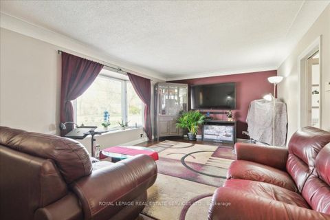 Photo 7 at 14 Germorda Drive, CP College Park, Oakville