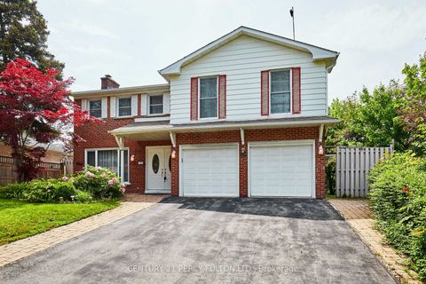 Photo 1 at 40 Farmview Crescent, Henry Farm, Toronto