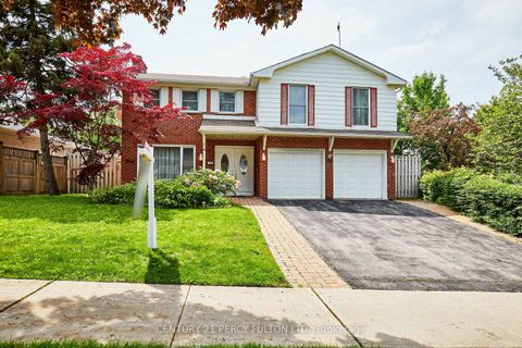 Photo 2 at 40 Farmview Crescent, Henry Farm, Toronto