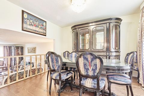 Photo 11 at 40 Farmview Crescent, Henry Farm, Toronto