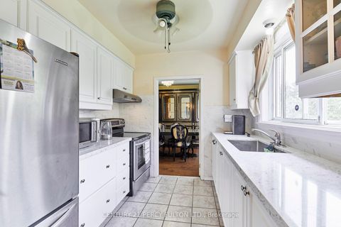 Photo 16 at 40 Farmview Crescent, Henry Farm, Toronto