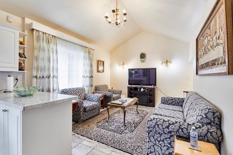 Photo 17 at 40 Farmview Crescent, Henry Farm, Toronto
