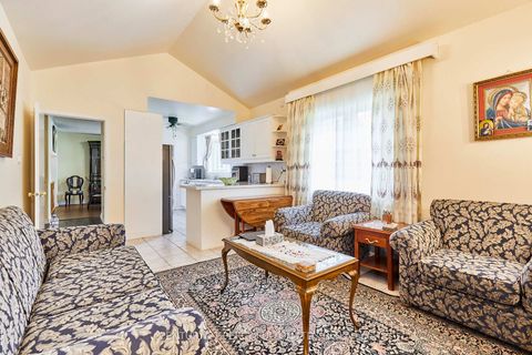 Photo 18 at 40 Farmview Crescent, Henry Farm, Toronto