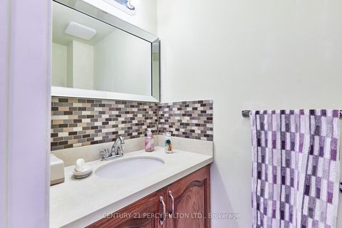 Photo 20 at 40 Farmview Crescent, Henry Farm, Toronto