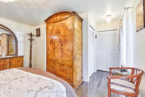 Photo 25 at 40 Farmview Crescent, Henry Farm, Toronto