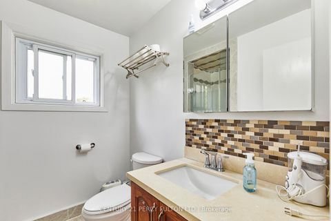 Photo 26 at 40 Farmview Crescent, Henry Farm, Toronto