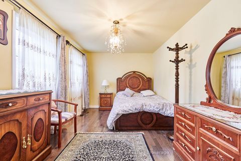 Photo 30 at 40 Farmview Crescent, Henry Farm, Toronto