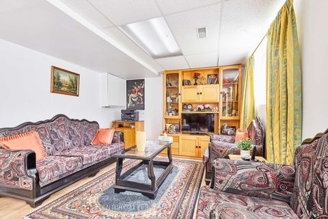 Photo 32 at 40 Farmview Crescent, Henry Farm, Toronto