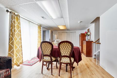 Photo 34 at 40 Farmview Crescent, Henry Farm, Toronto