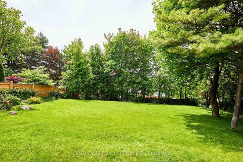 Photo 36 at 40 Farmview Crescent, Henry Farm, Toronto