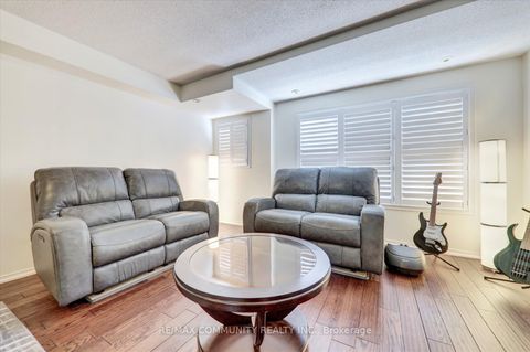 Photo 10 at 63 - 2758 Eglinton Avenue E, Eglinton East, Toronto
