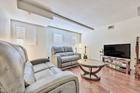 Photo 11 at 63 - 2758 Eglinton Avenue E, Eglinton East, Toronto