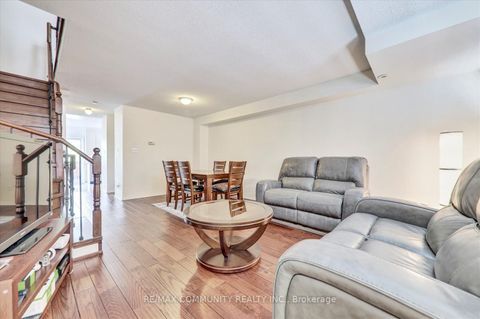 Photo 12 at 63 - 2758 Eglinton Avenue E, Eglinton East, Toronto